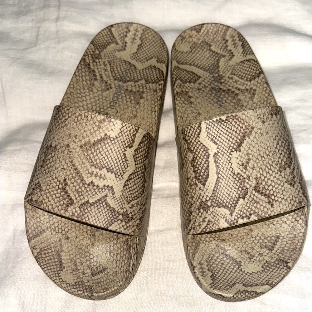 Reptile Pattern Slide Sandals